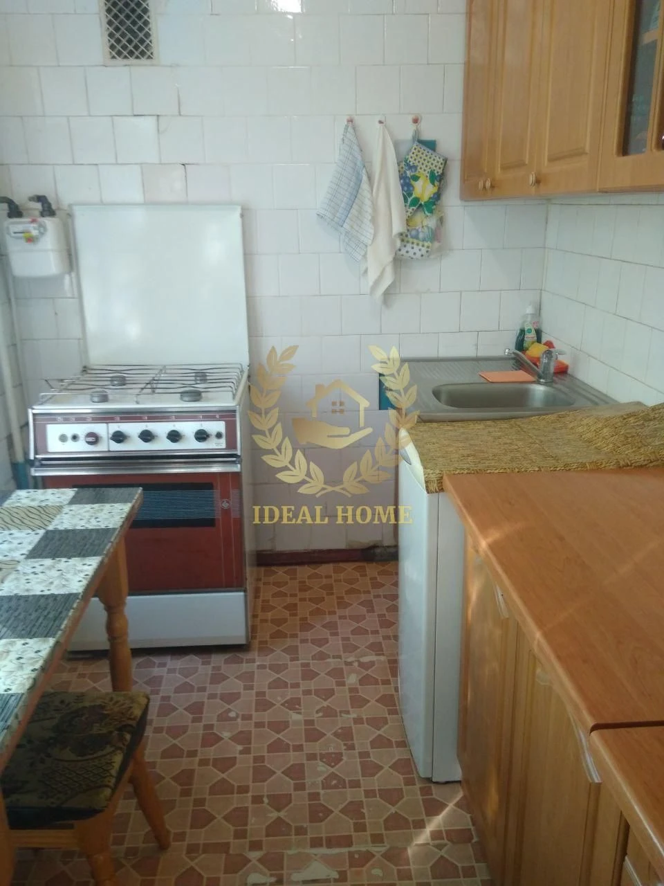 Продаж 4-кімнатній квартири в центрі (масив Незалежності), Біла