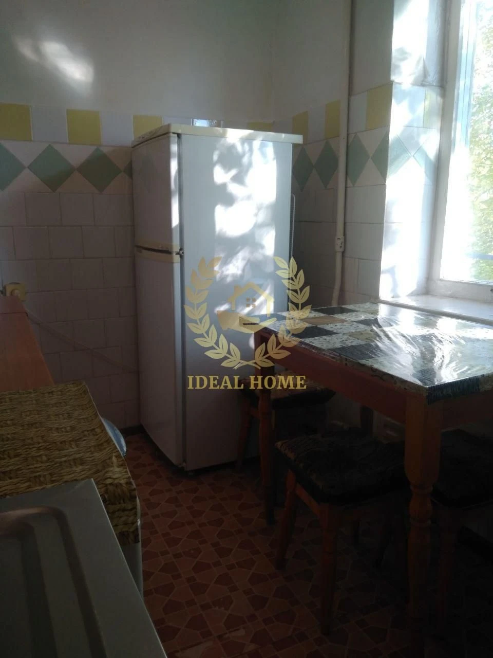 Продаж 4-кімнатній квартири в центрі (масив Незалежності), Біла