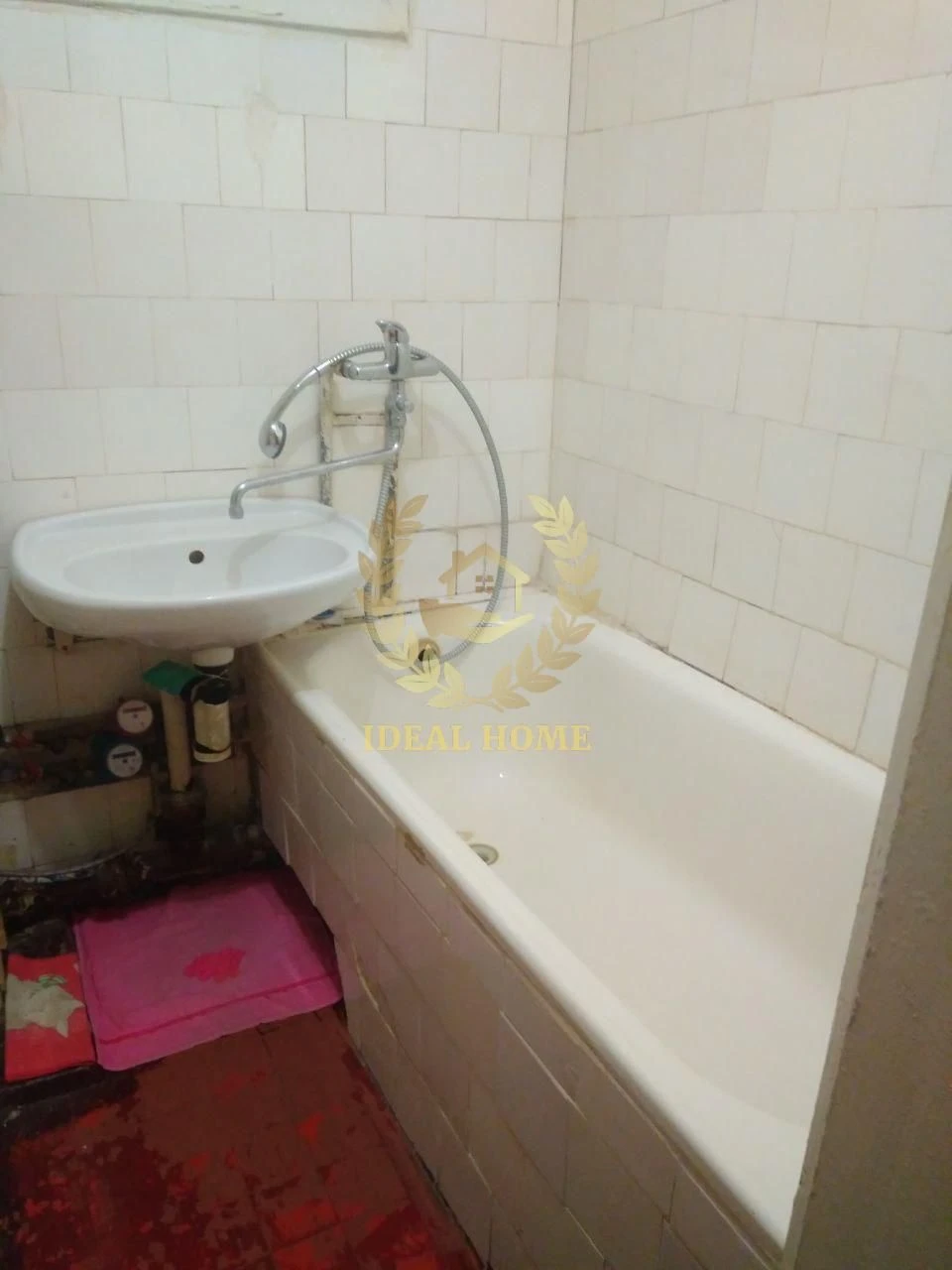 Продаж 4-кімнатній квартири в центрі (масив Незалежності), Біла