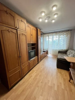 Продається 2-кімнатна квартира, вулиця Лютнева