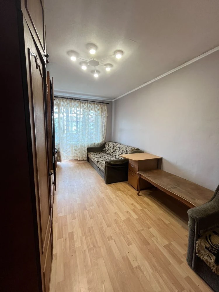 Продається 2-кімнатна квартира, вулиця Лютнева