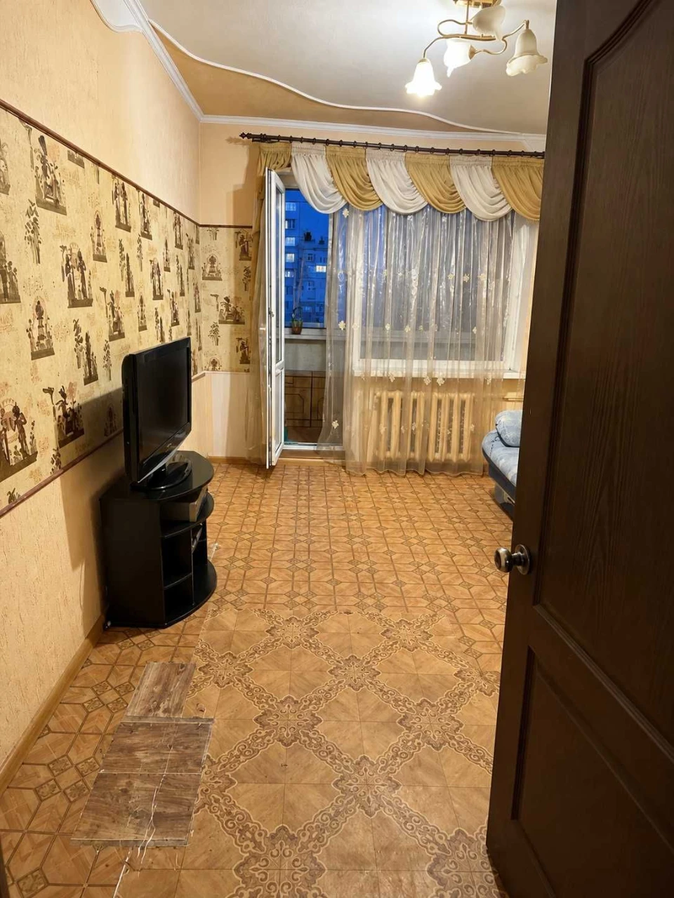 2-room apartment with furniture and appliances, Renovated, for sale