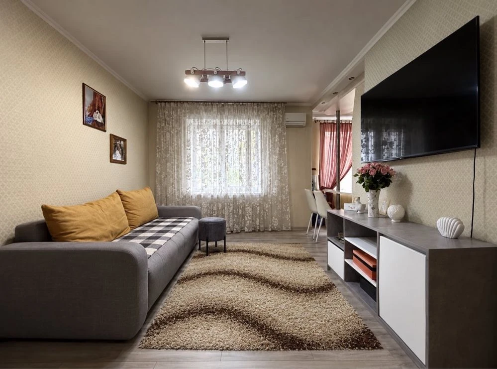 For Sale - 3-room apartment on Golovatogo Street