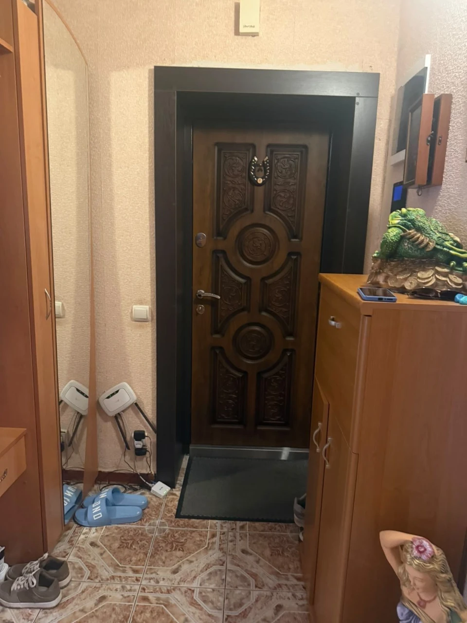 Продається 3-кімнатна квартира на вул. Лютнева