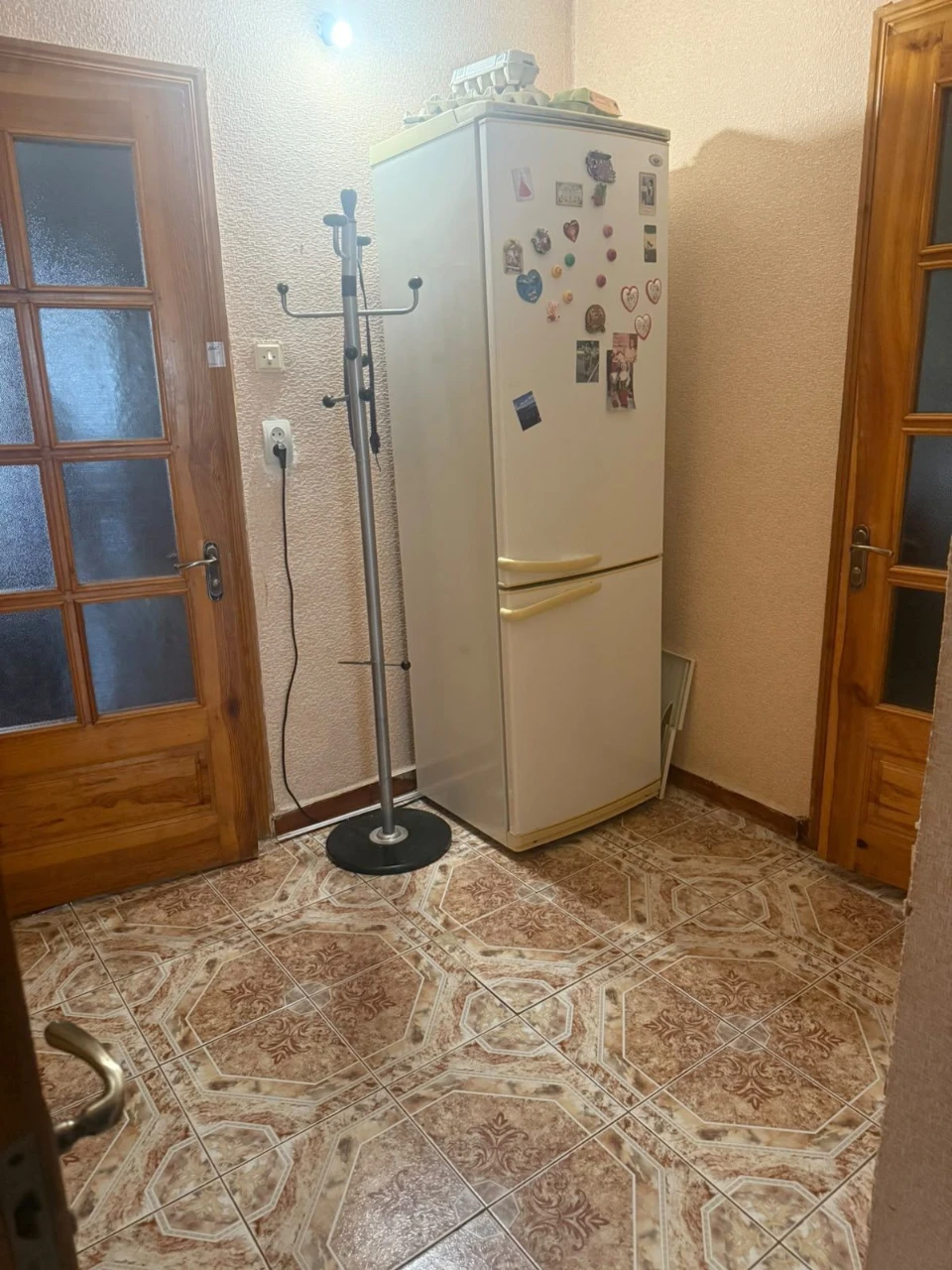 Продається 3-кімнатна квартира на вул. Лютнева