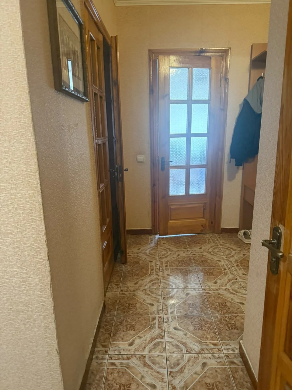 Продається 3-кімнатна квартира на вул. Лютнева