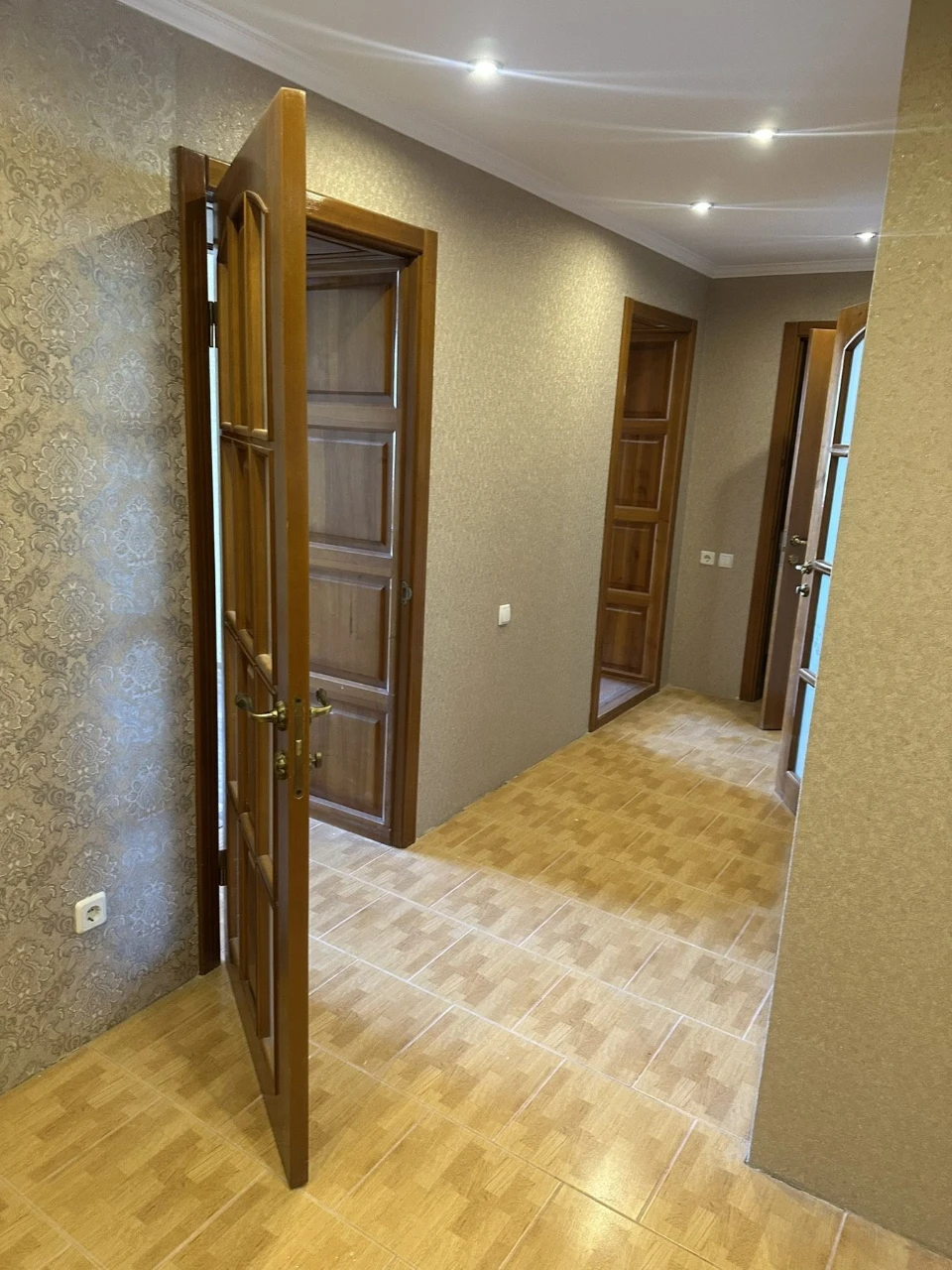 Продається 3-кімнатна квартира в Борисполі, ЖК "Уюткіно". Вулиця В. Йови