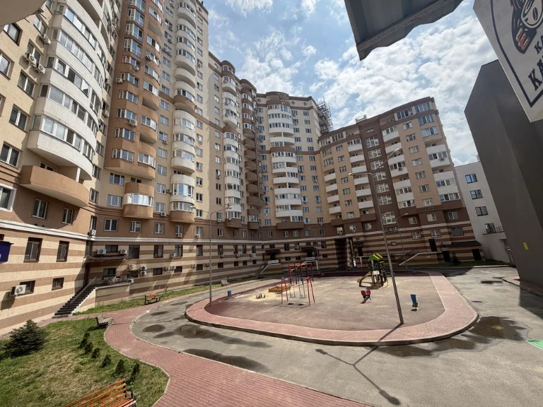 Продається 1-кімнатна квартира, вул. Київський Шлях 95, 42 м2