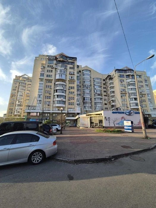 Без комісії Продаж трикімнатної квартири проспекті Івасюка 1