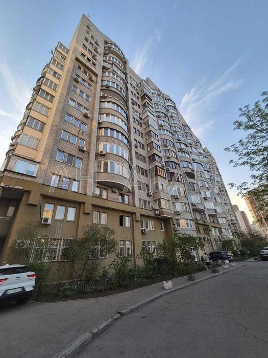 Без комісії Продаж трикімнатної квартири проспекті Івасюка 1