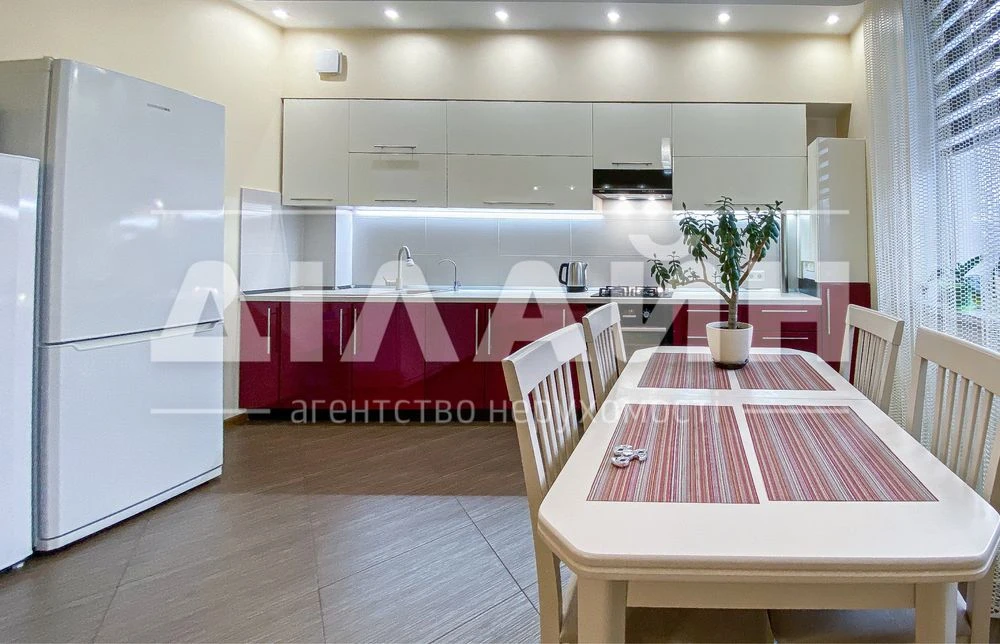 Urgent! 3-room apartment of 100m2 in Borodino residential complex