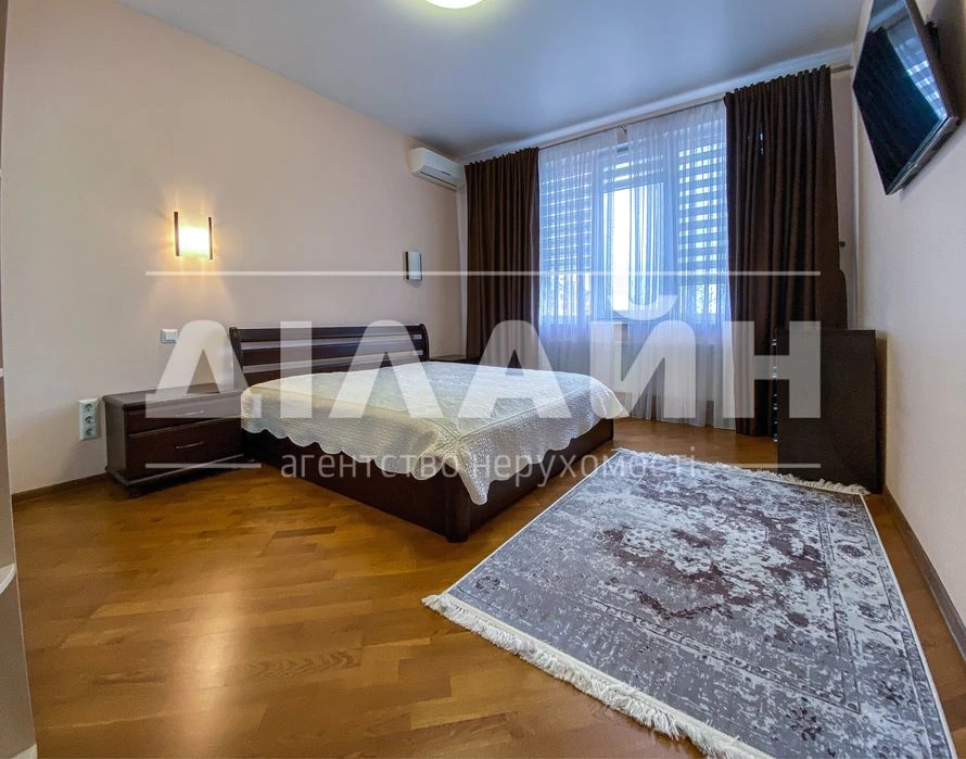 Urgent! 3-room apartment of 100m2 in Borodino residential complex