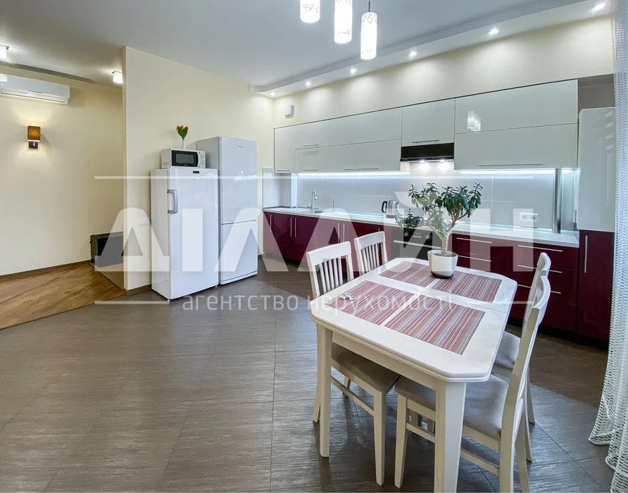 Urgent! 3-room apartment of 100m2 in Borodino residential complex