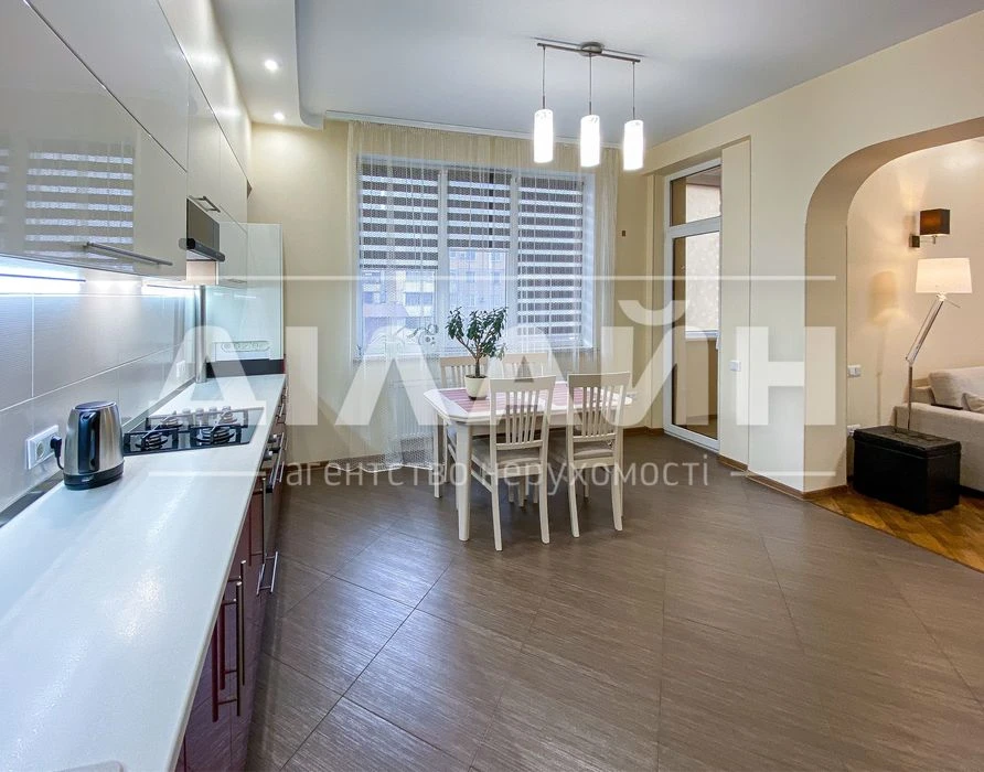 Urgent! 3-room apartment of 100m2 in Borodino residential complex
