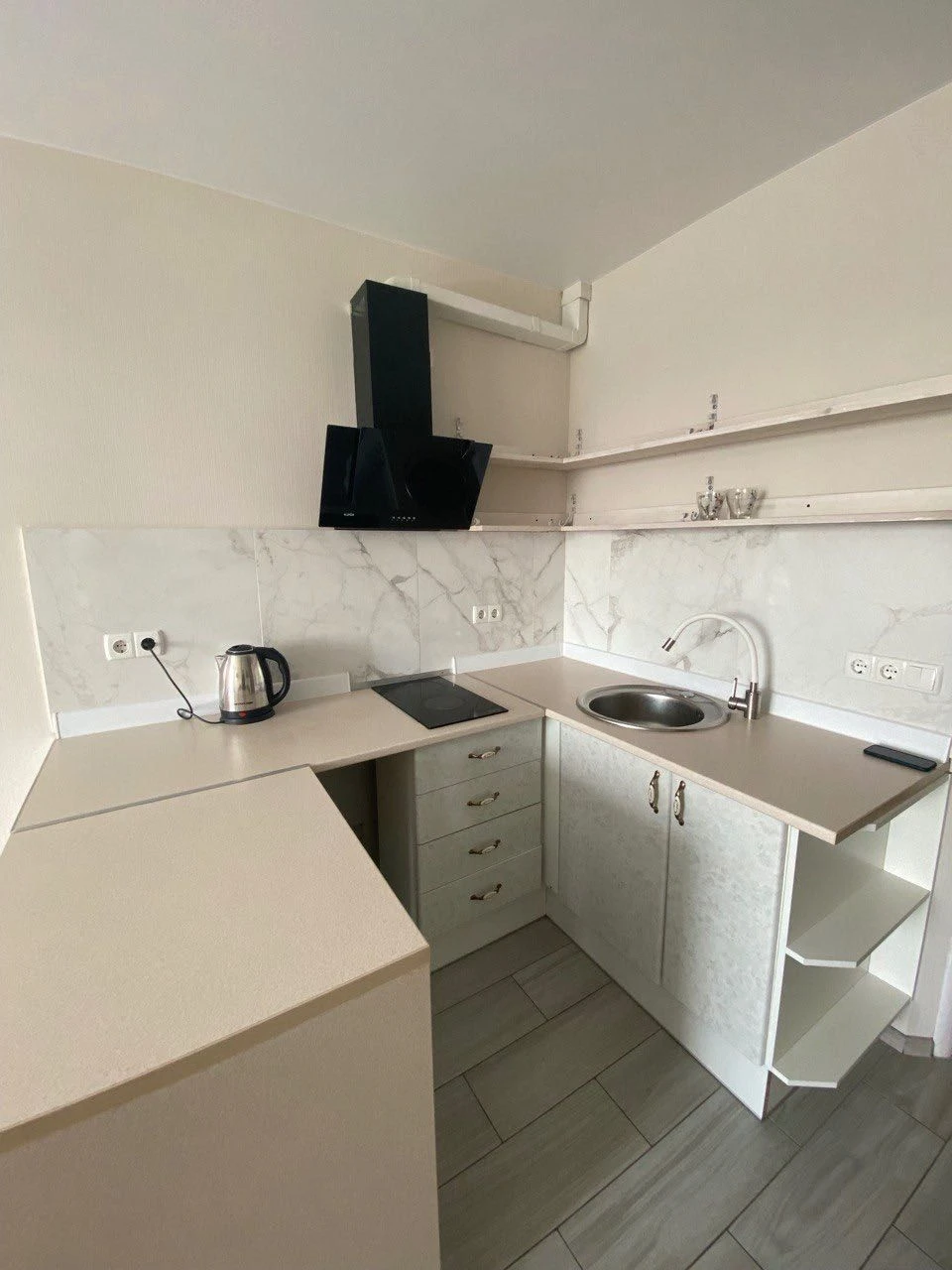 Sale of smart apartment with furniture and appliances