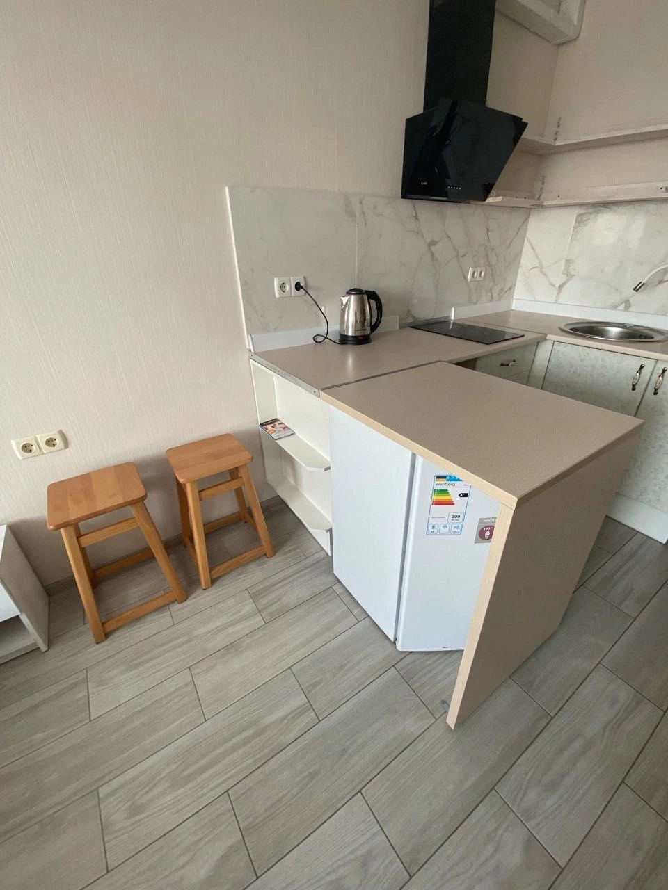 Sale of smart apartment with furniture and appliances