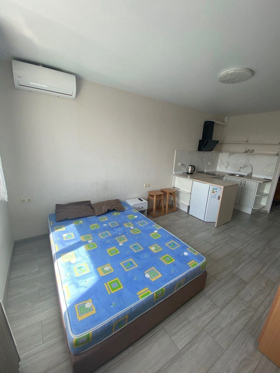 Sale of smart apartment with furniture and appliances