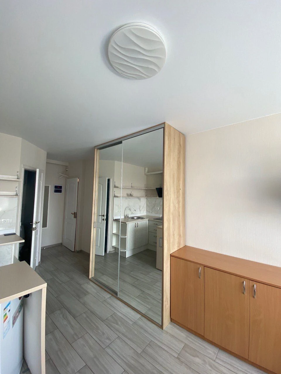 Sale of smart apartment with furniture and appliances