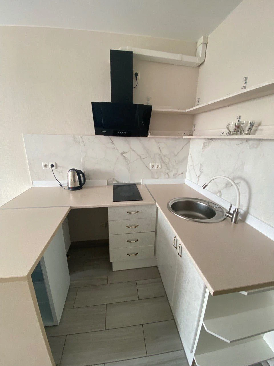 Sale of smart apartment with furniture and appliances