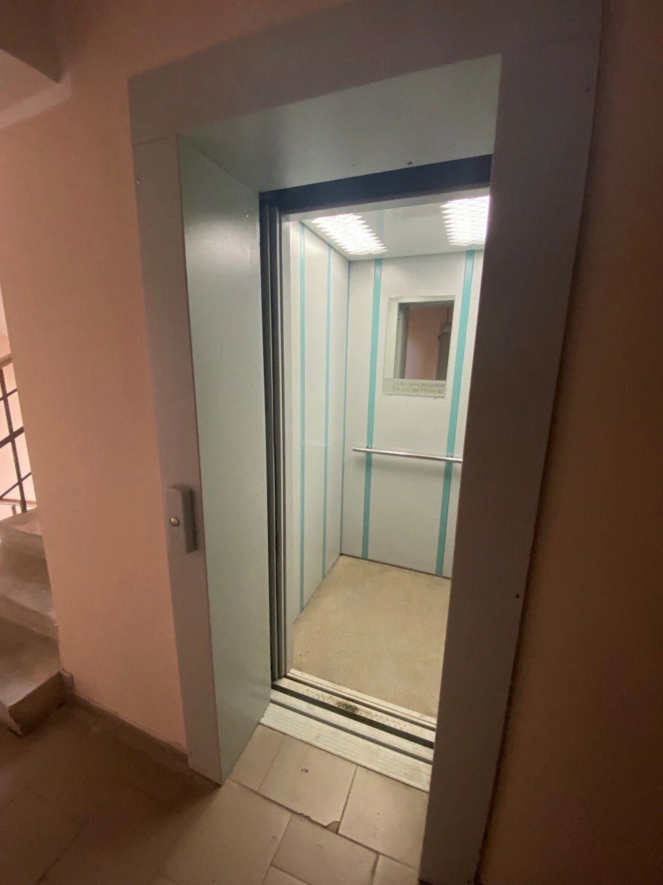 Sale of smart apartment with furniture and appliances