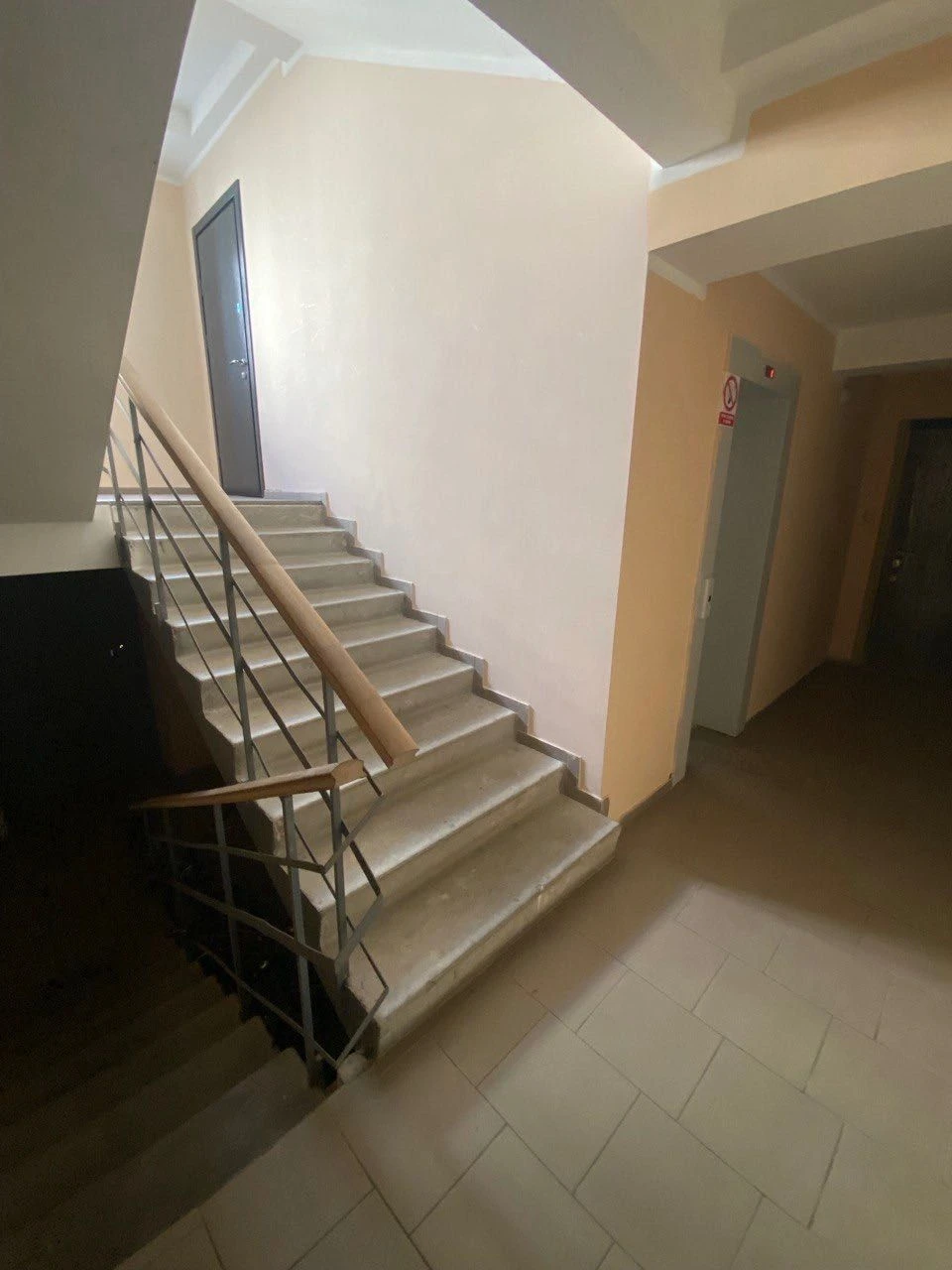 Sale of smart apartment with furniture and appliances