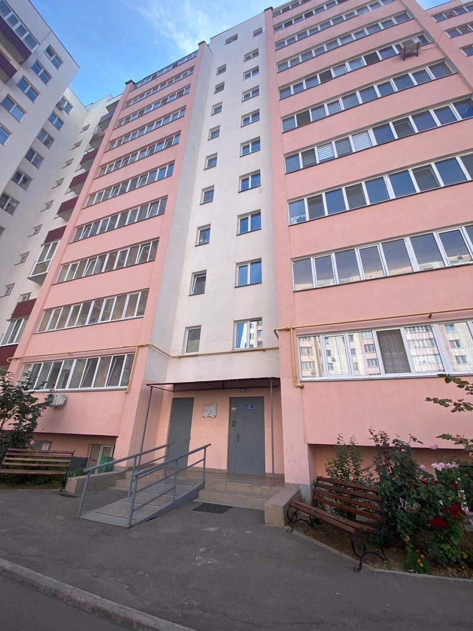 Sale of smart apartment with furniture and appliances