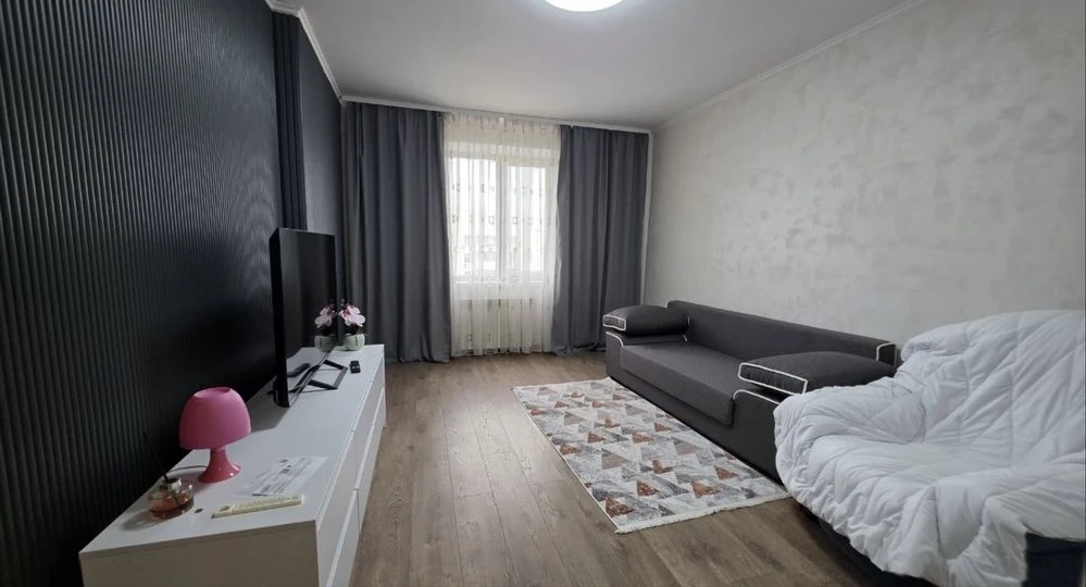 Продаж 1-кв м,Бориспіль вул.Момота 42 кв.м р-н 5 школи з МЕБ
