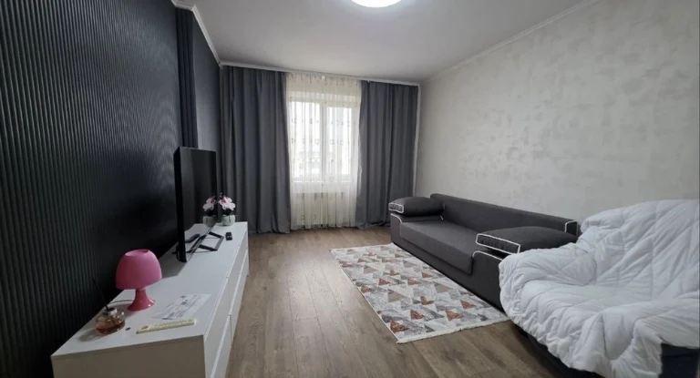 Продаж 1-кв м,Бориспіль вул.Момота 42 кв.м р-н 5 школи з МЕБ