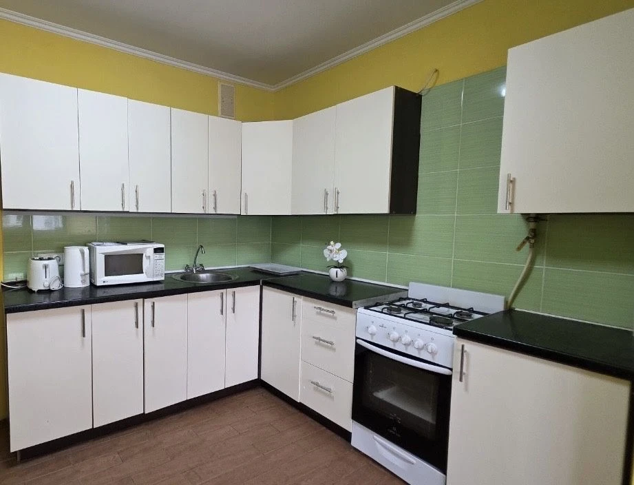 Продаж 1-кв м,Бориспіль вул.Момота 42 кв.м р-н 5 школи з МЕБ