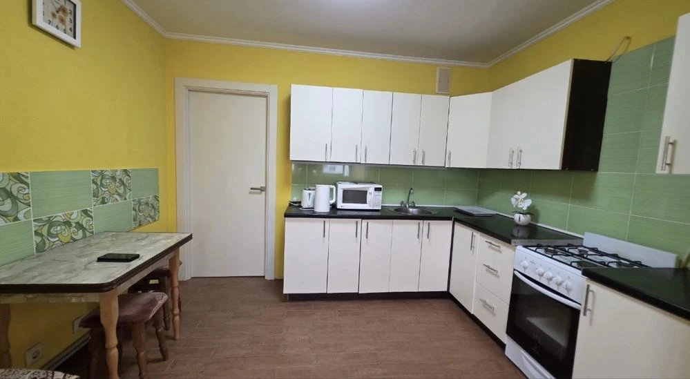 Продаж 1-кв м,Бориспіль вул.Момота 42 кв.м р-н 5 школи з МЕБ