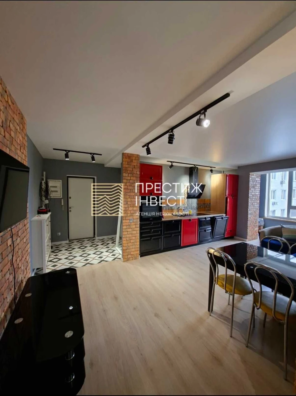 RESALE 2-bedroom apartment on Headovato Street