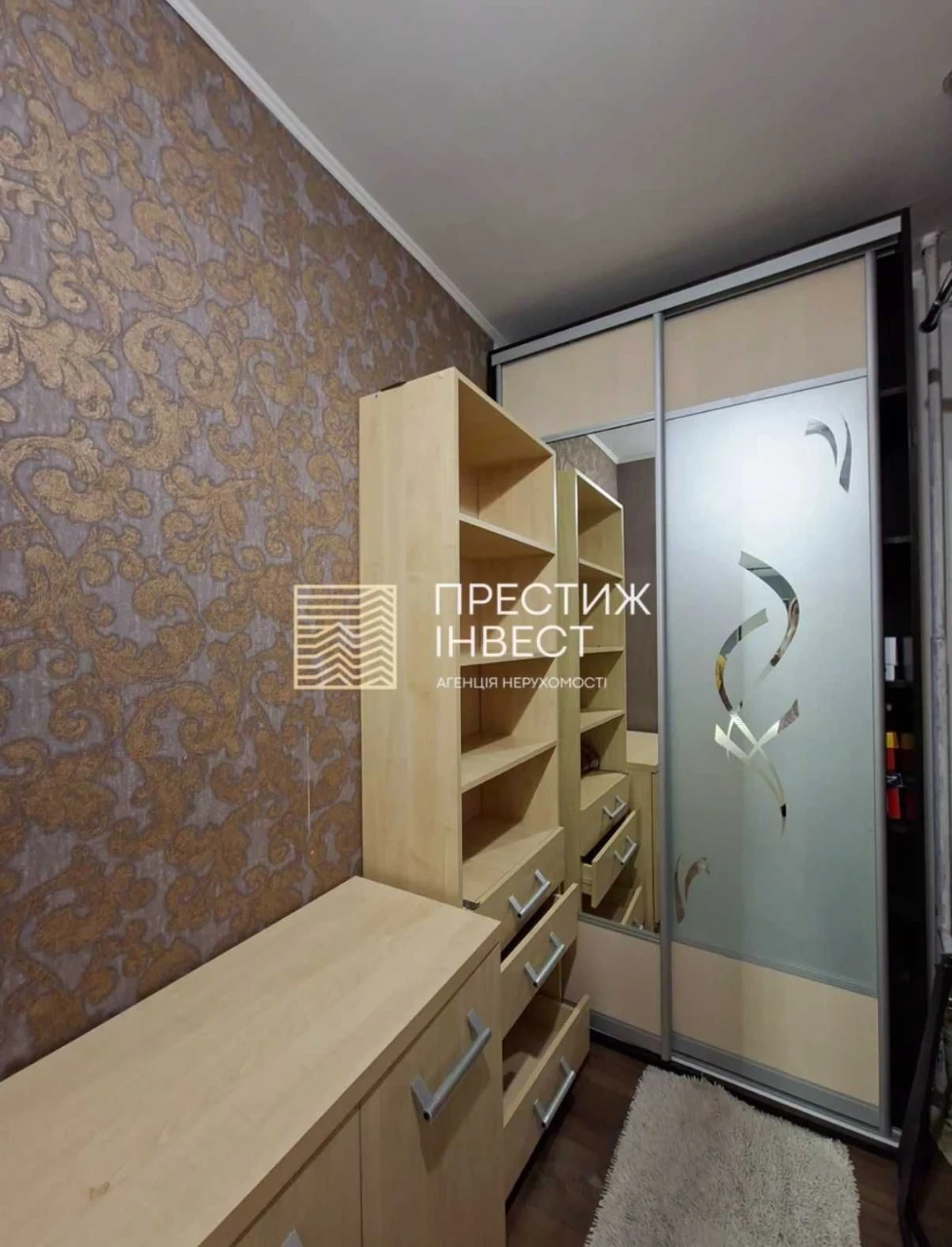 RESALE 2-bedroom apartment on Headovato Street