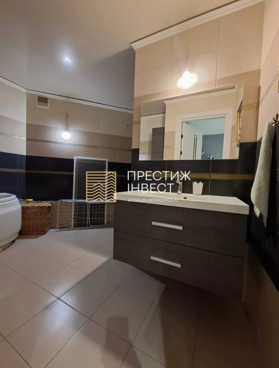 RESALE 2-bedroom apartment on Headovato Street