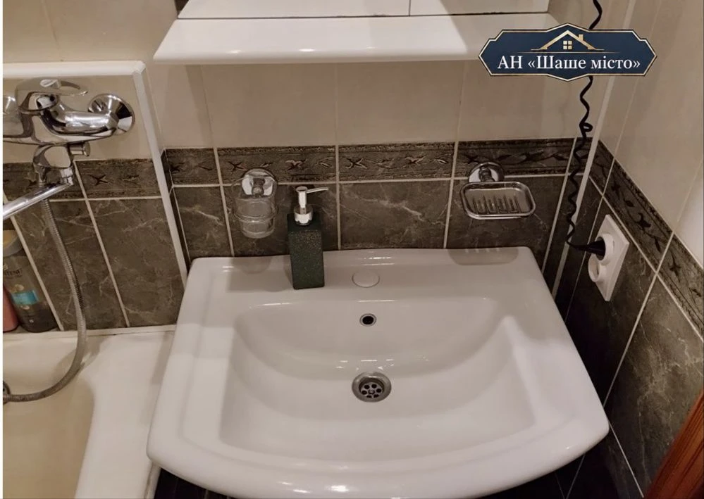 Продаж 2-кв 51.3 кв.м, район УМБ-17, м. Бориспіль, з меблями та технікою