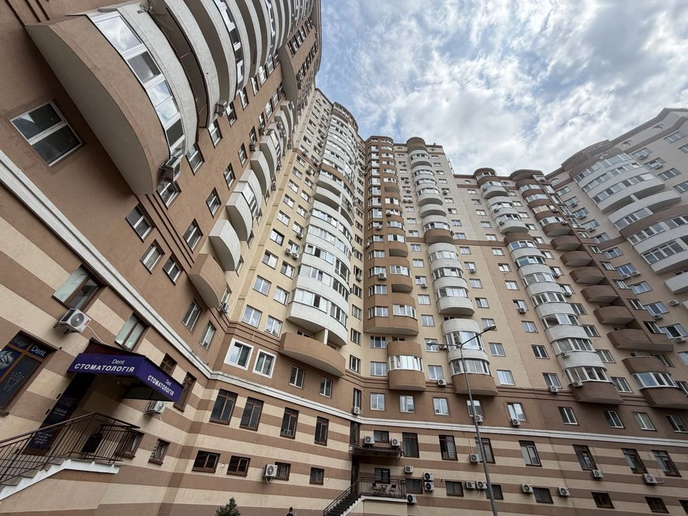 Продам 1-кімнатну квартиру 39 м2, 3/21-й поверх