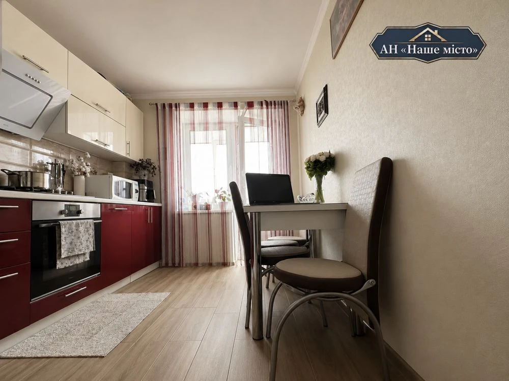 Продаж 3-кв  76 кв.м ЦЕНТР вул.Нова,31 Закрита територія Ком