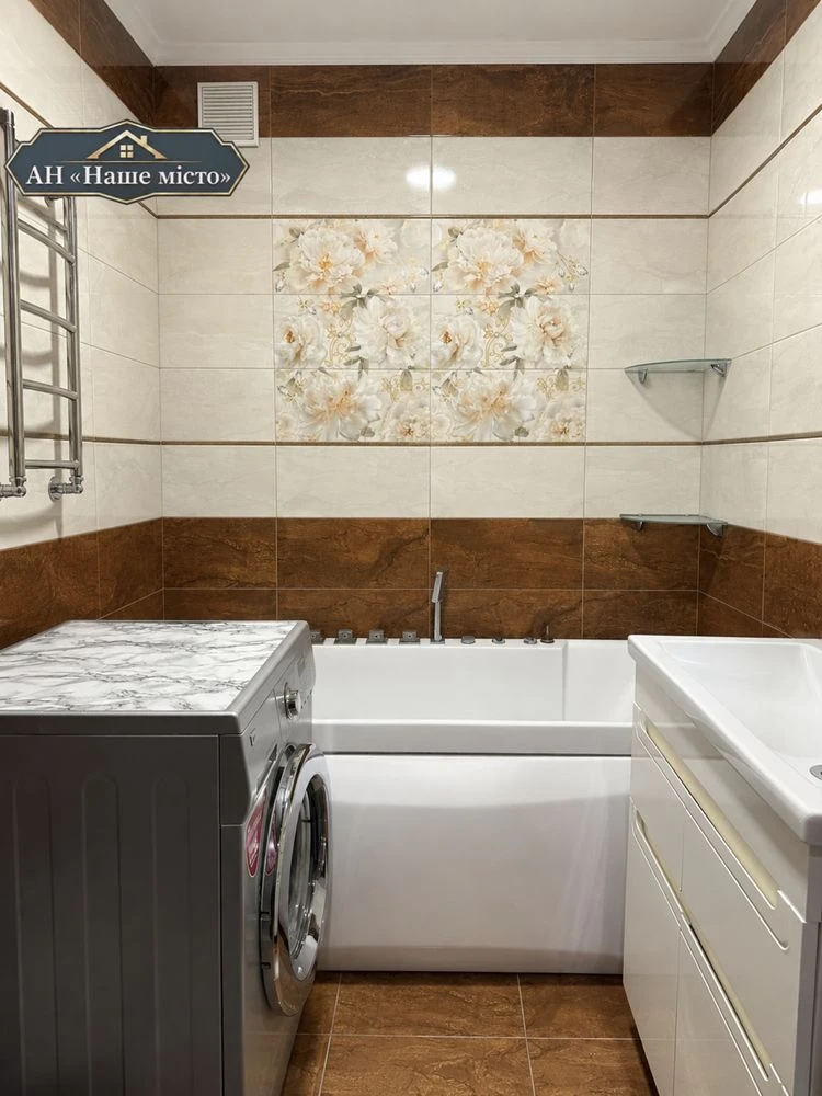 Продаж 3-кв  76 кв.м ЦЕНТР вул.Нова,31 Закрита територія Ком