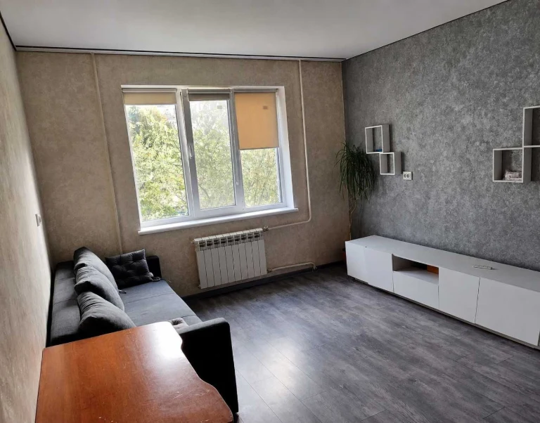 Продаж, Ваучери, 1-кімнатна квартира, 1-й поверх, район 3 школи