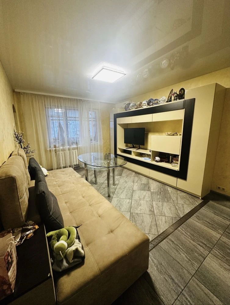 Продажа 4-комнатной квартиры 104 м² с ремонтом и мебелью