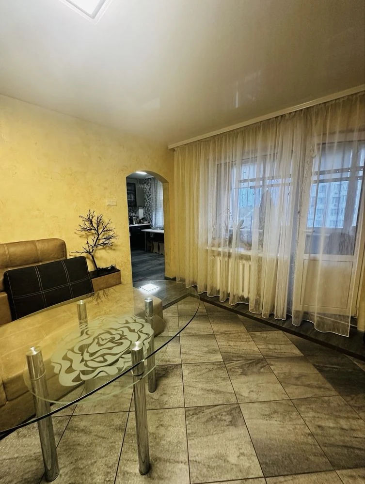 Продажа 4-комнатной квартиры 104 м² с ремонтом и мебелью