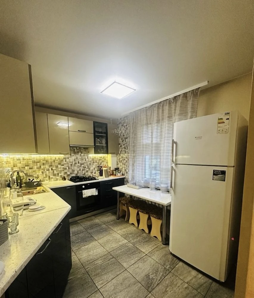 Продажа 4-комнатной квартиры 104 м² с ремонтом и мебелью