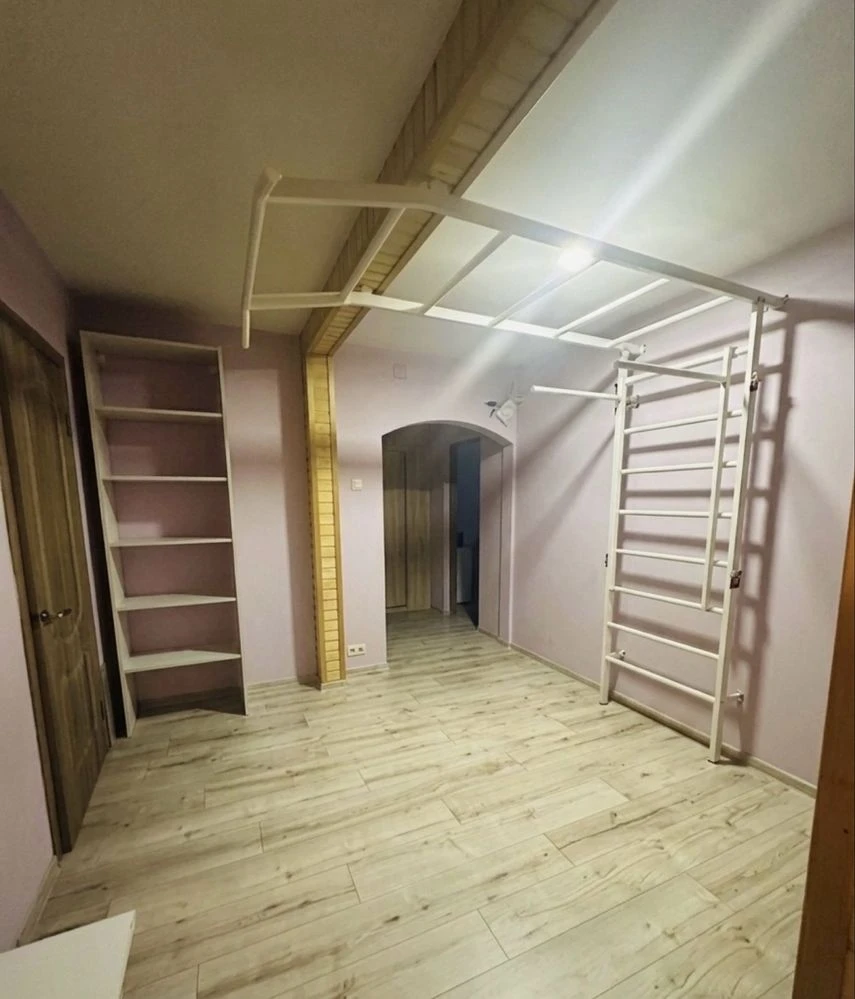 Продажа 4-комнатной квартиры 104 м² с ремонтом и мебелью
