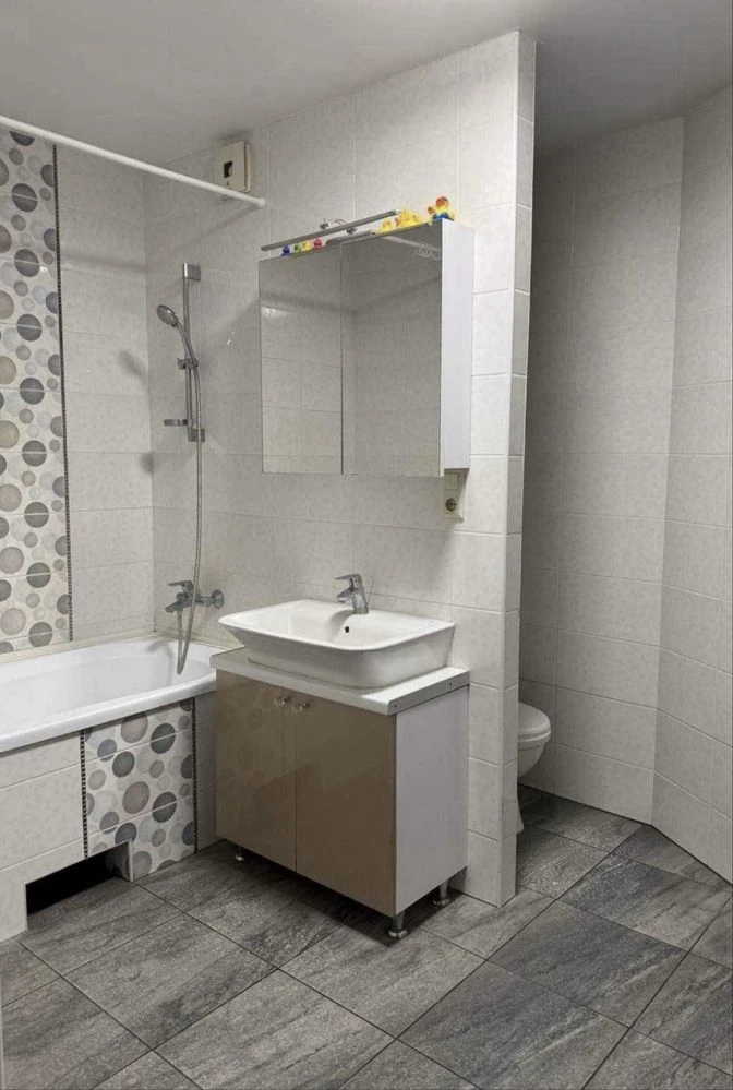 Продажа 4-комнатной квартиры 104 м² с ремонтом и мебелью