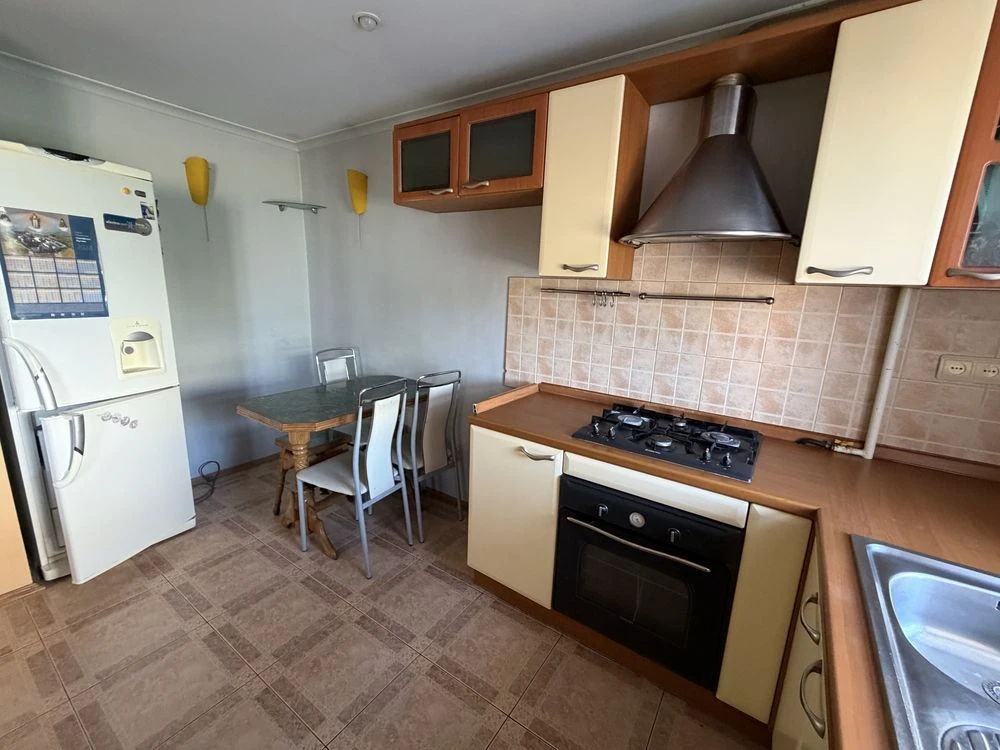 Продажа квартиры 3 км. + кухня-студия в центре