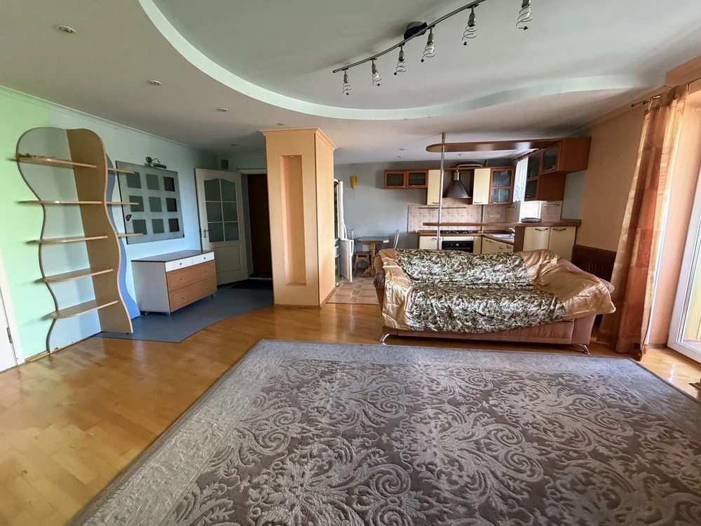 Продажа квартиры 3 км. + кухня-студия в центре
