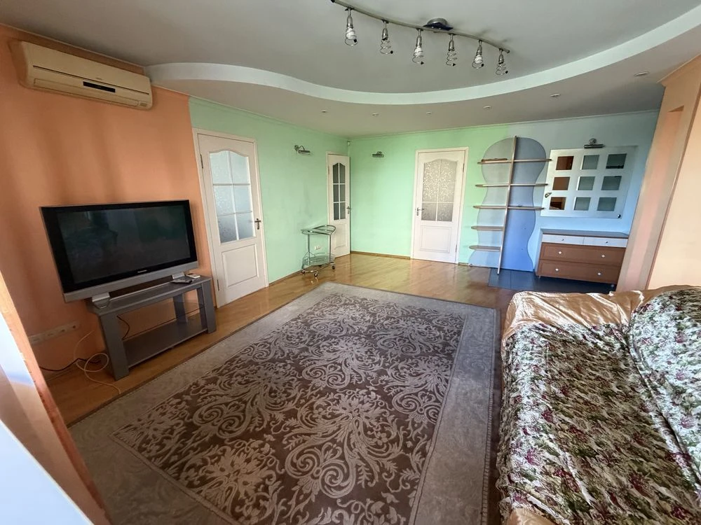 Продажа квартиры 3 км. + кухня-студия в центре