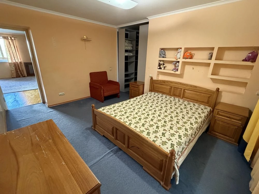 Продажа квартиры 3 км. + кухня-студия в центре
