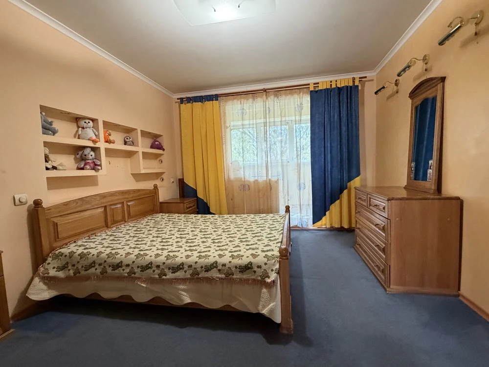 Продажа квартиры 3 км. + кухня-студия в центре