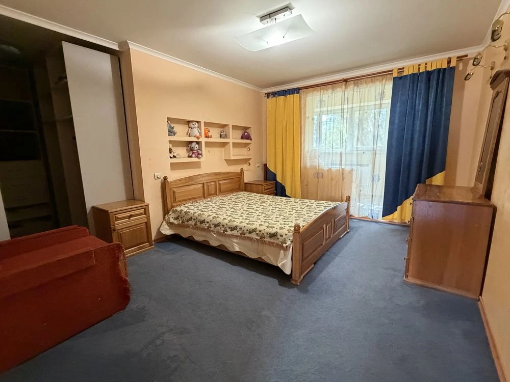 Продажа квартиры 3 км. + кухня-студия в центре