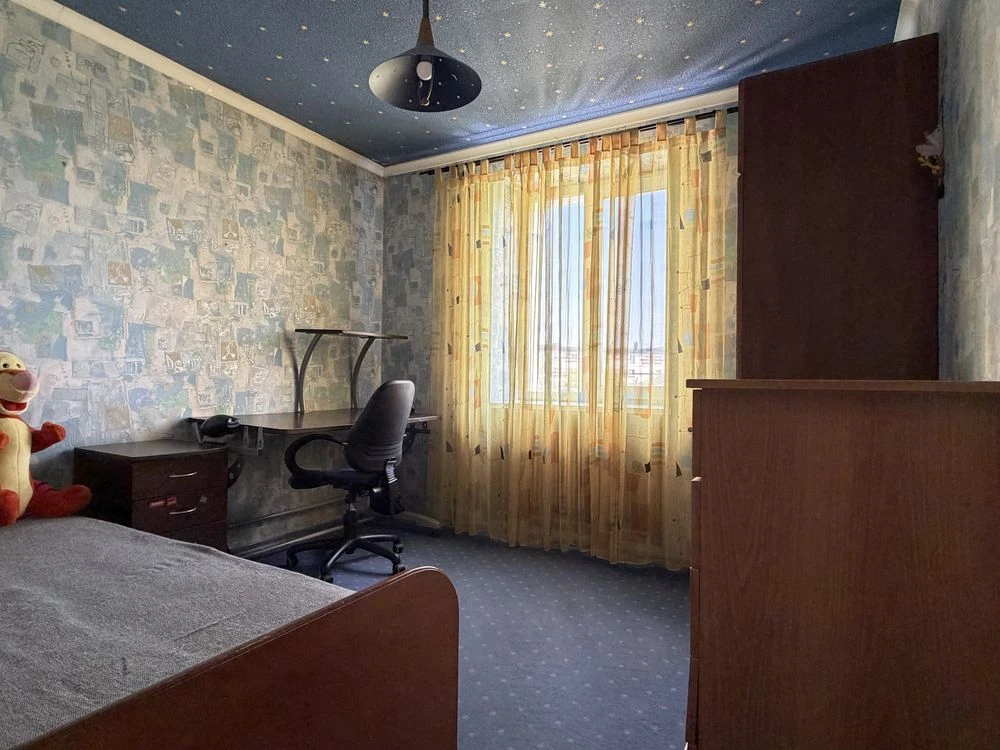 Продажа квартиры 3 км. + кухня-студия в центре